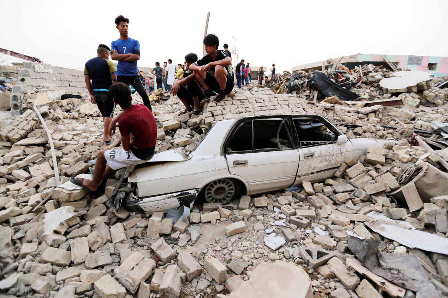 آثار انفجار لمخزن سلاح في مدينة الصدر في بغداد