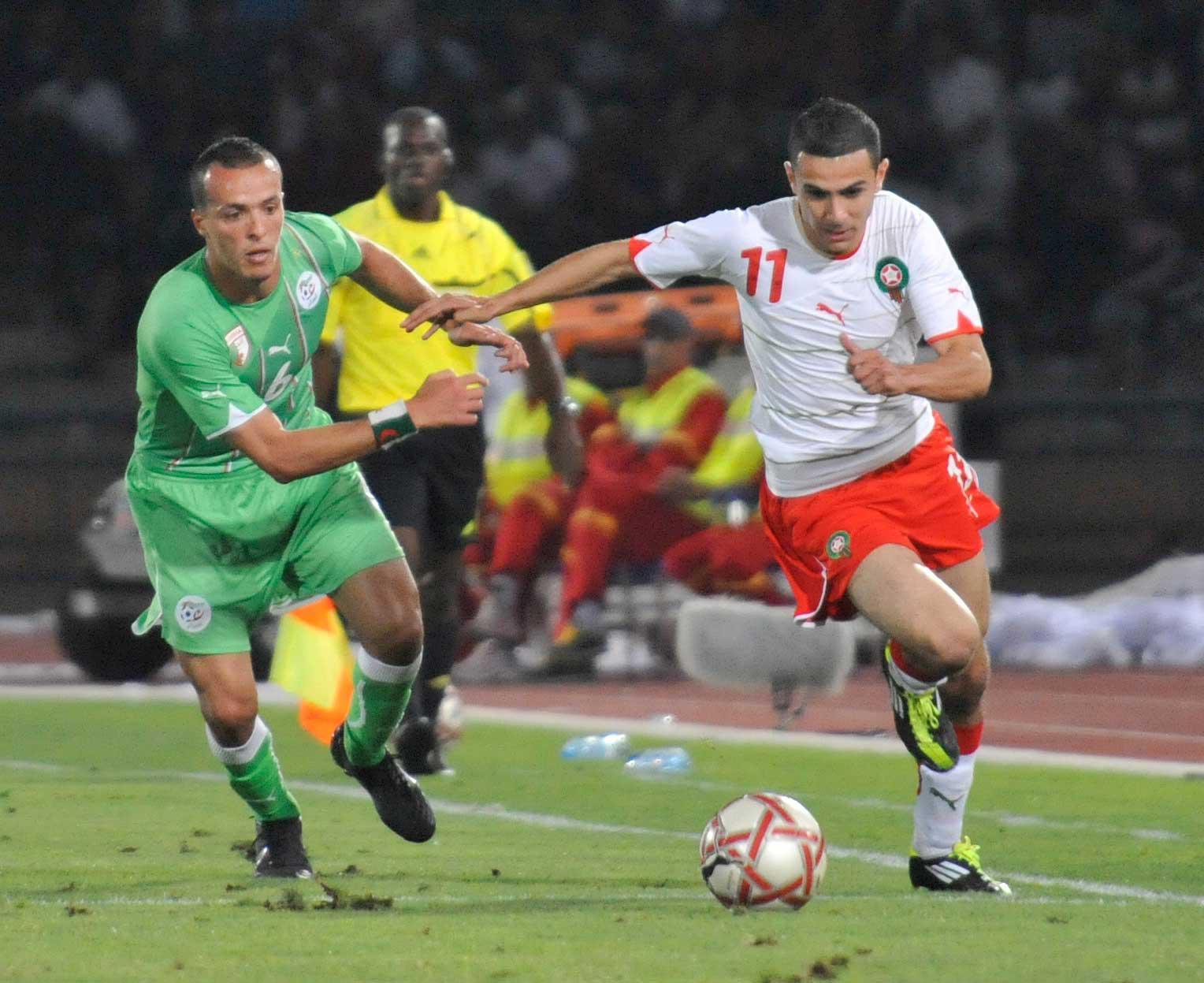 لقاء كرة قدم مغربي جزائري