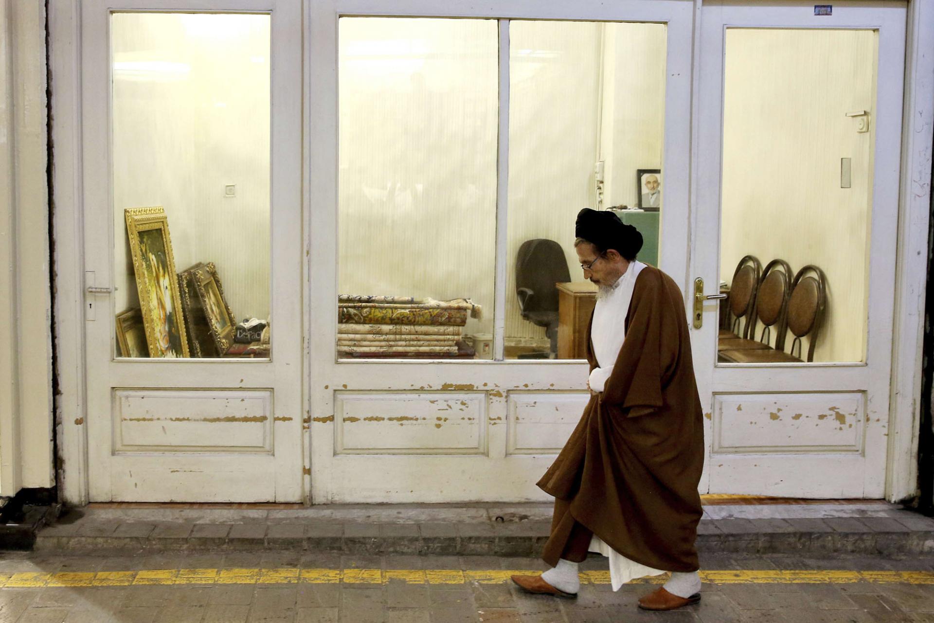 رجال الدين يواجهون غضب التجار الموالين