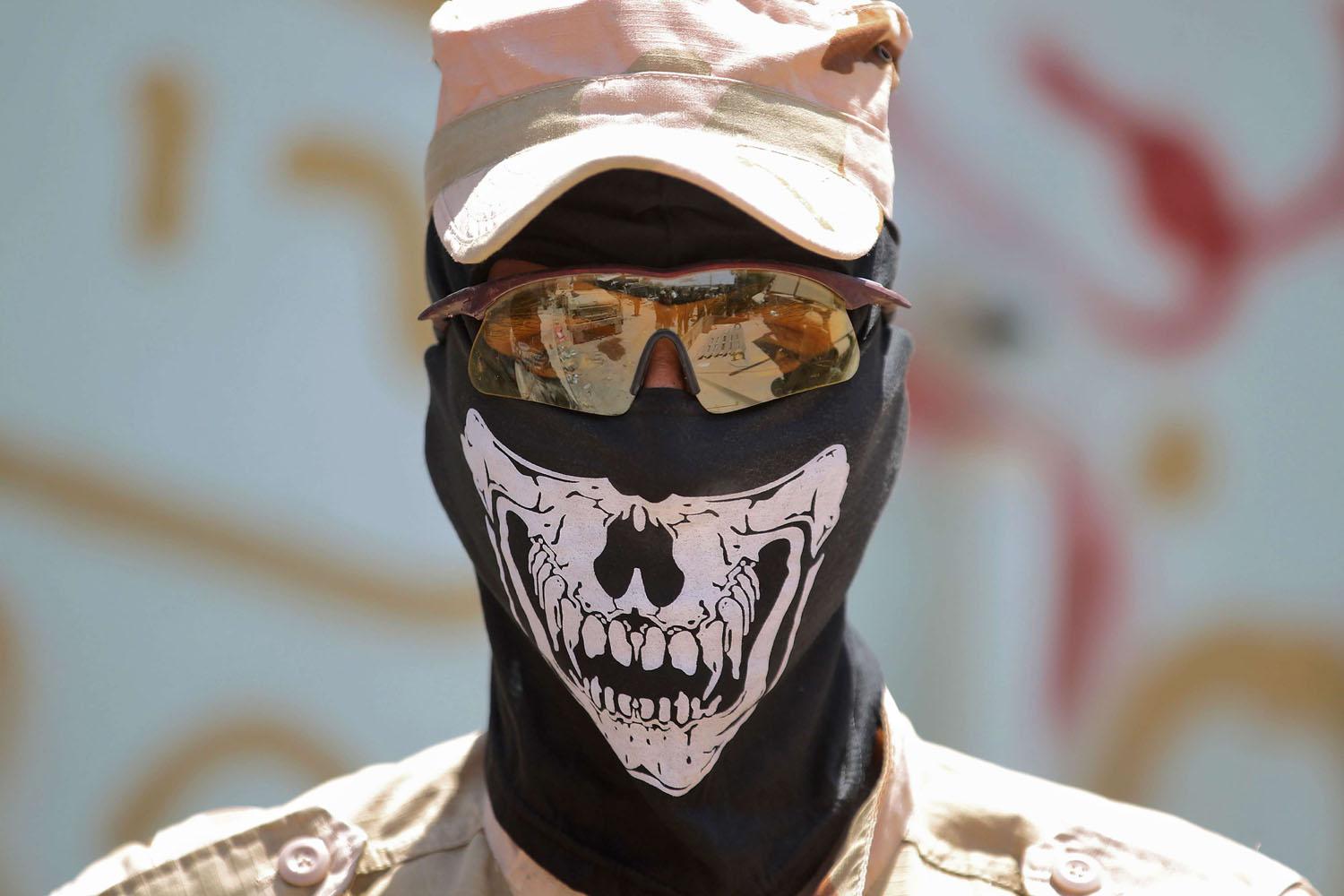  أحد أفراد قوى الأمن العراقية