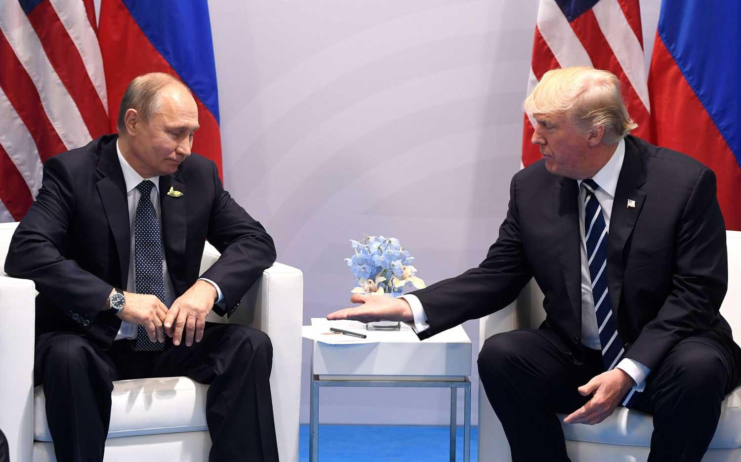 الرئيس الأميركي دونالد ترامب ونظيره الروسي فلاديمير بوتين في قمة هلسنكي