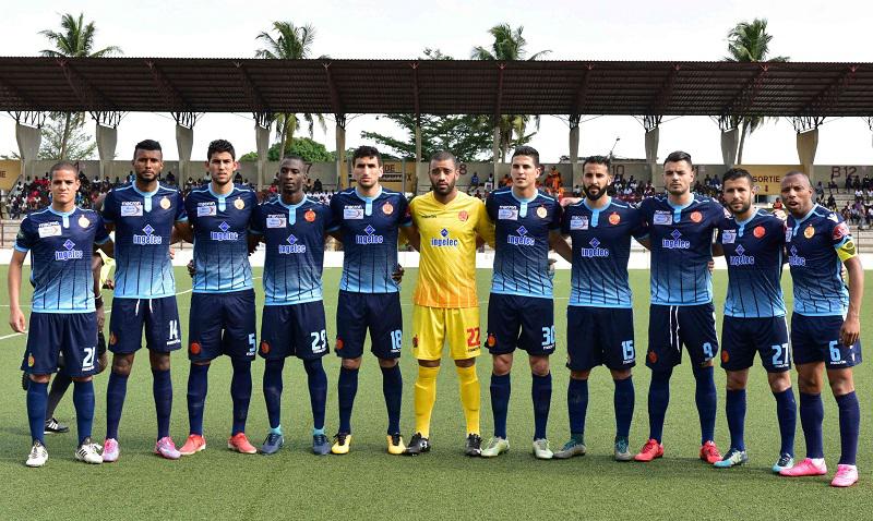 لاعبو  الوداد في صورة جماعية قبل مباراة دوري أبطال إفريقيا ضد ماميلودي صنداونز الجنوب أفريقي 