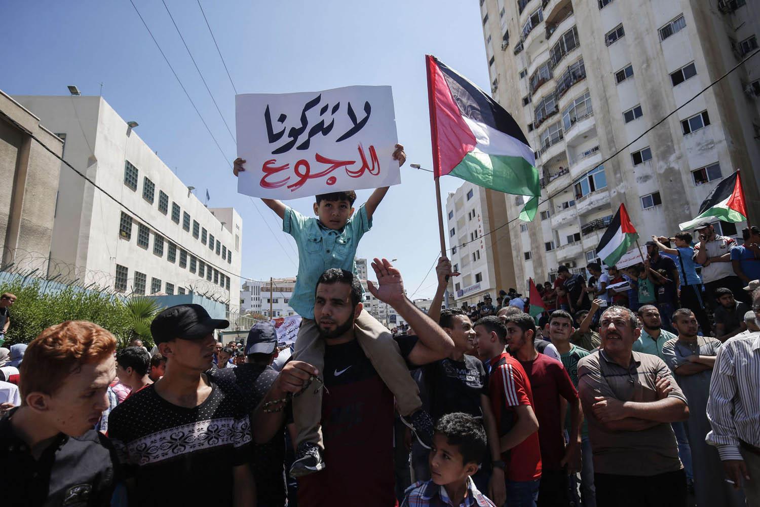 تظاهرة فلسطينية في غزة احتجاجا على تقليص مساعدات الانروا