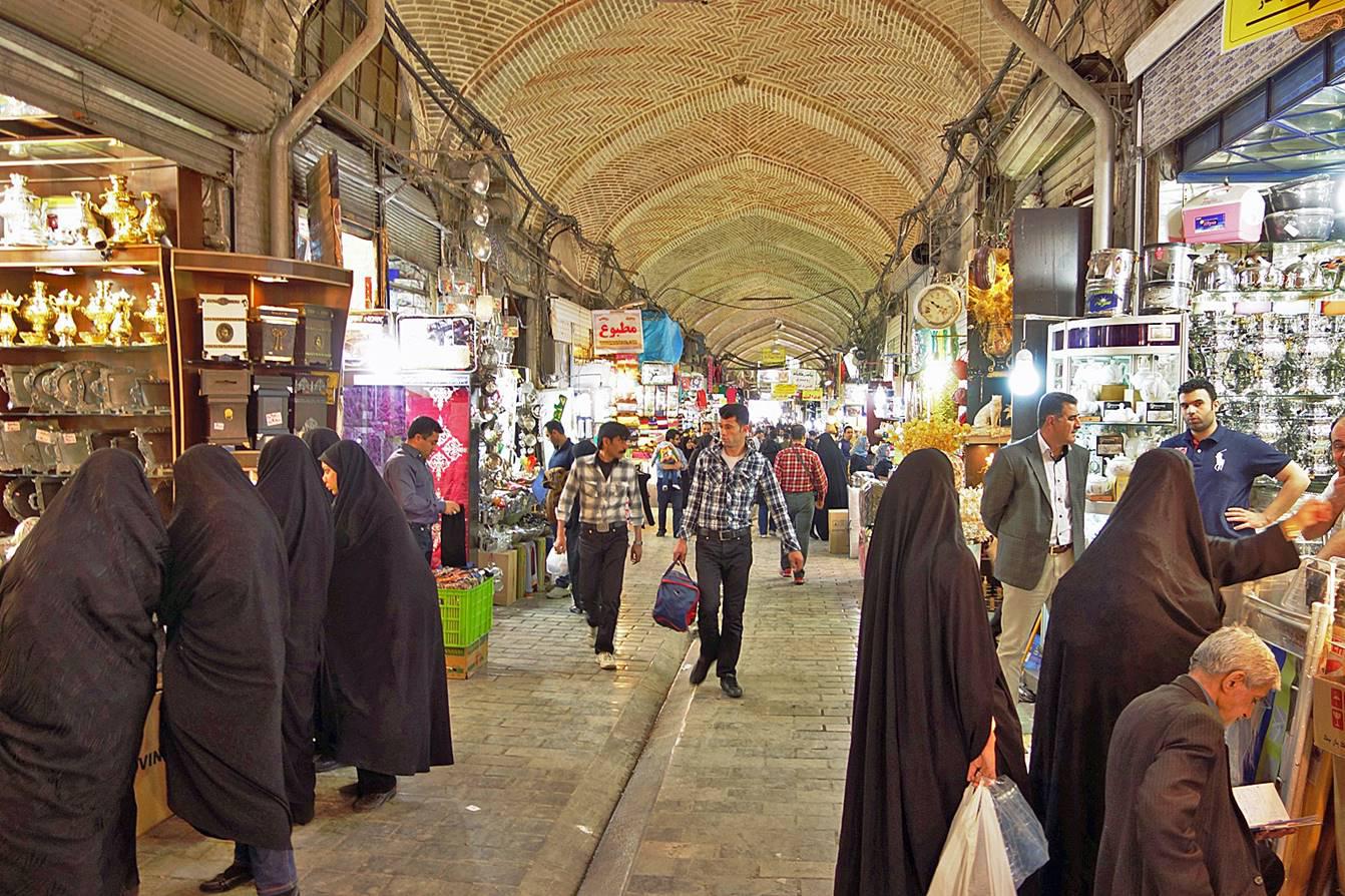 بازار طهران يشعر بوطأة العقوبات الأميركية