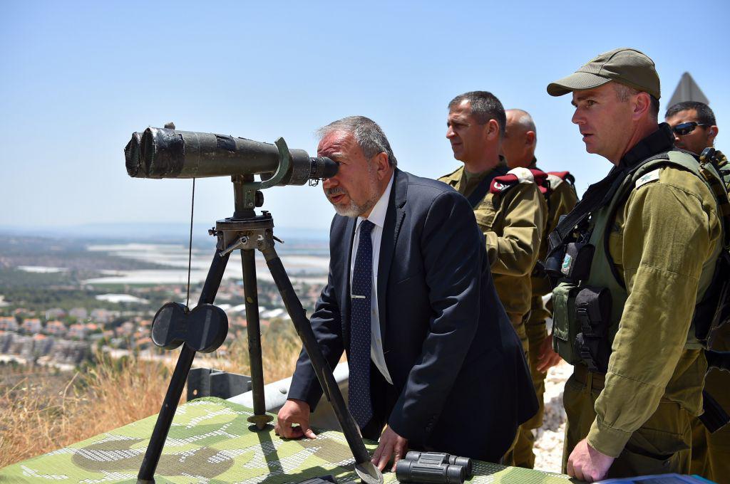 وزير الدفاع الاسرائيلي افيغدور ليبرمان في جولة تفقدية بالجولان السوري المحتل