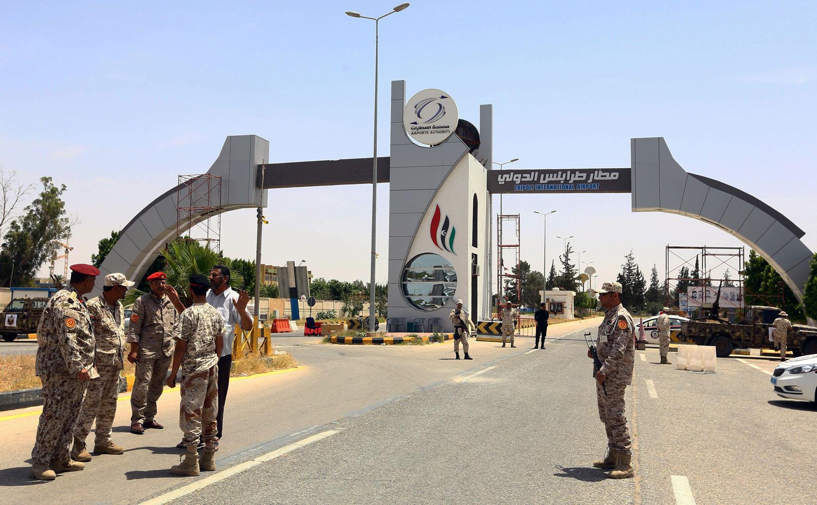 الانفلاتات الأمنية تعطل حركة الملاحة الجوية في طرابلس