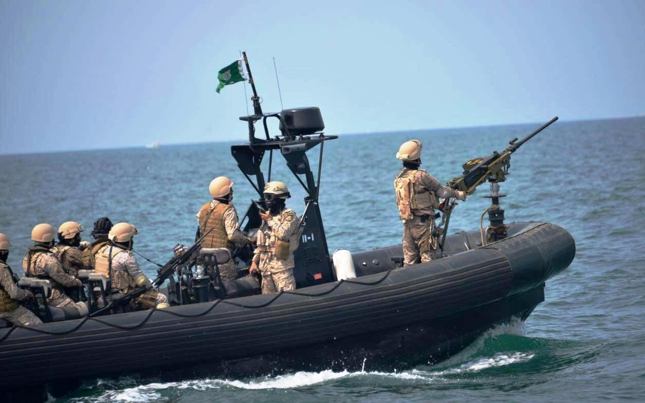 القوات البحرية السعودية تتصدى لإرهاب الحوثيين