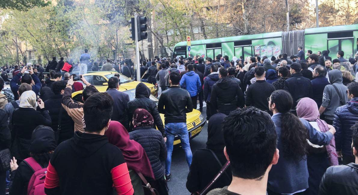 العالم يترقب انفجار الشارع الإيراني في أية لحظة تحت وطأة الأزمة الاقتصادية