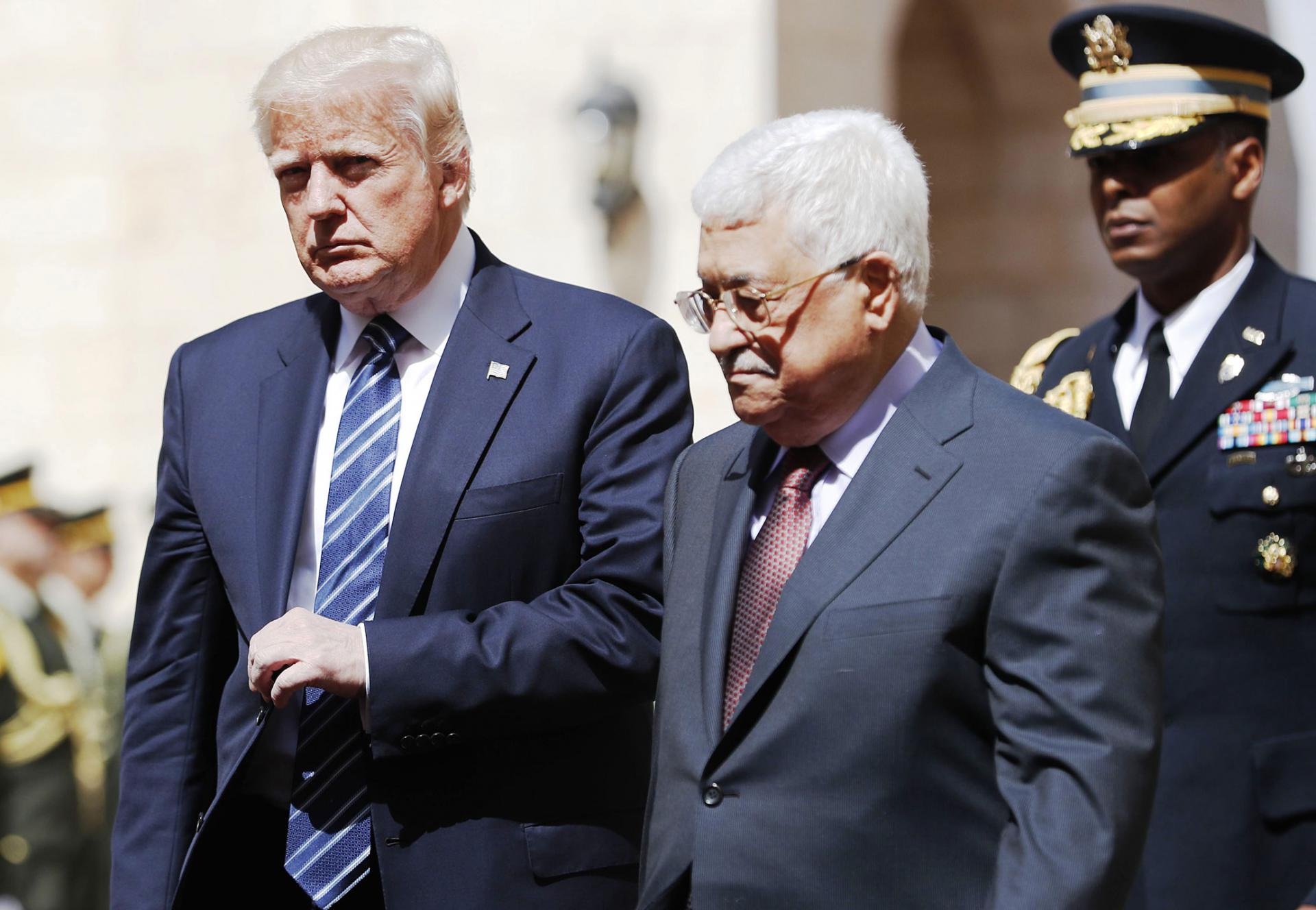 الرئيس الفلسطيني محمود عباس في لقاء سابق مع الرئيس الأميركي دونالد ترامب