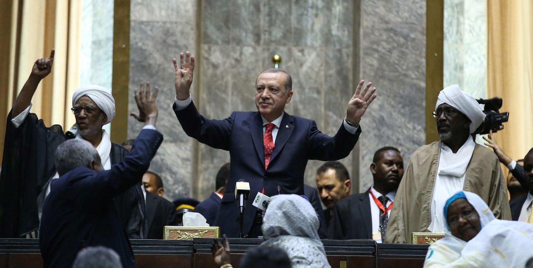 الرئيس التركي رجب طيب اردوغان خلال اخر زيارة له للخرطوم