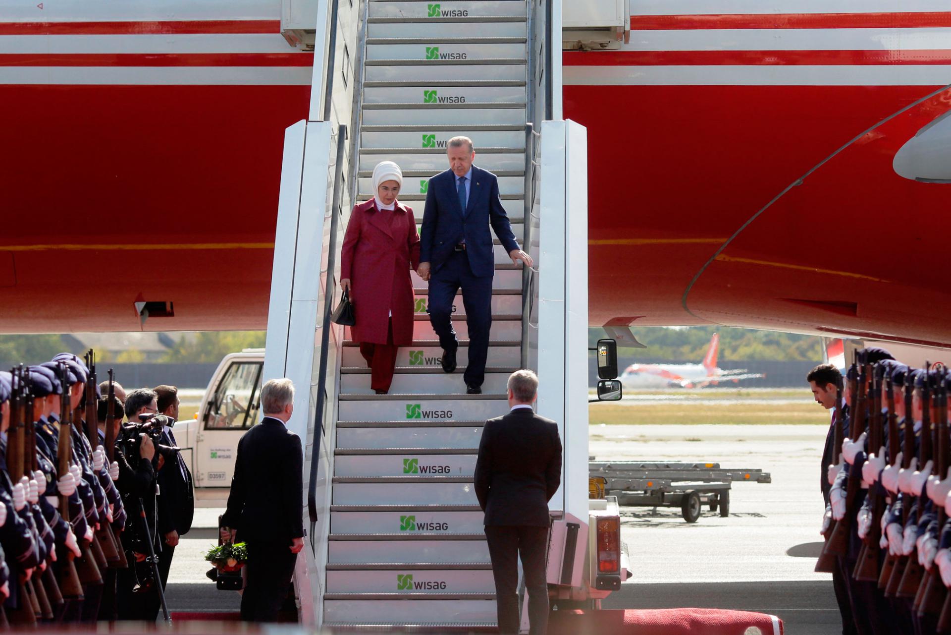 الرئيس التركي رجب طيب اردوغان مرفوقا بزوجته يصل برلين في زيارة دولة