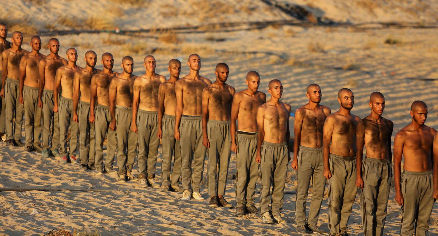 تدريبات عسكرية لطلبة مدارس في مخيم خان يونس في غزة