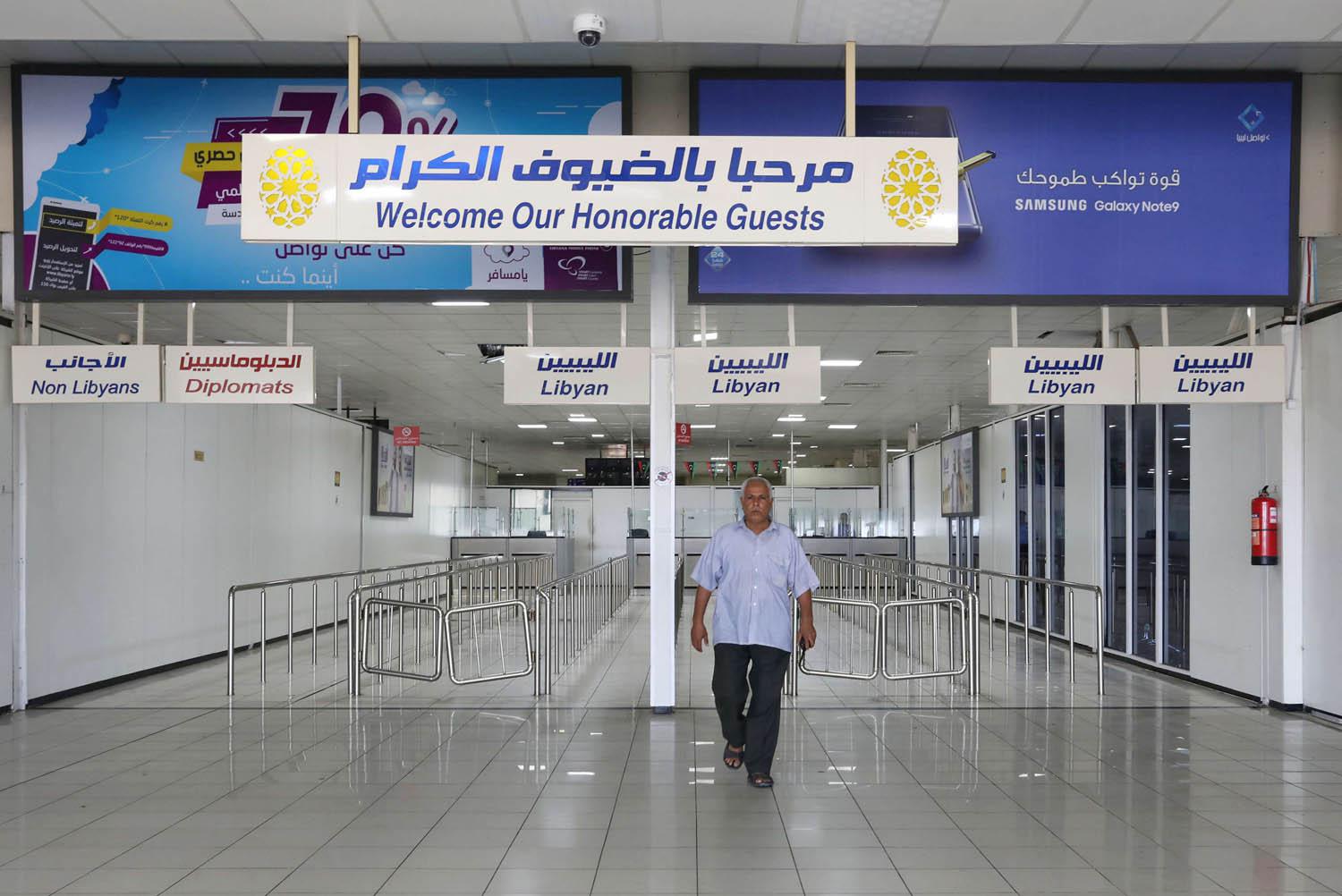 مطار معيتيقة المغلق ضحية عبث الميليشيات