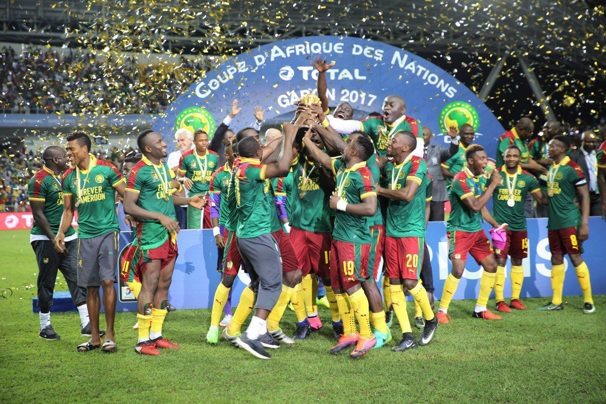 منتخب الكاميرون يحتفي باحراز بطولة أمم افريقيا في العام 2017