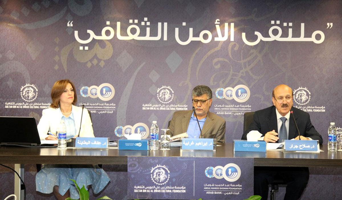 أثر الانفجار المعرفي والثورة التكنولوجية على اللغة العربية