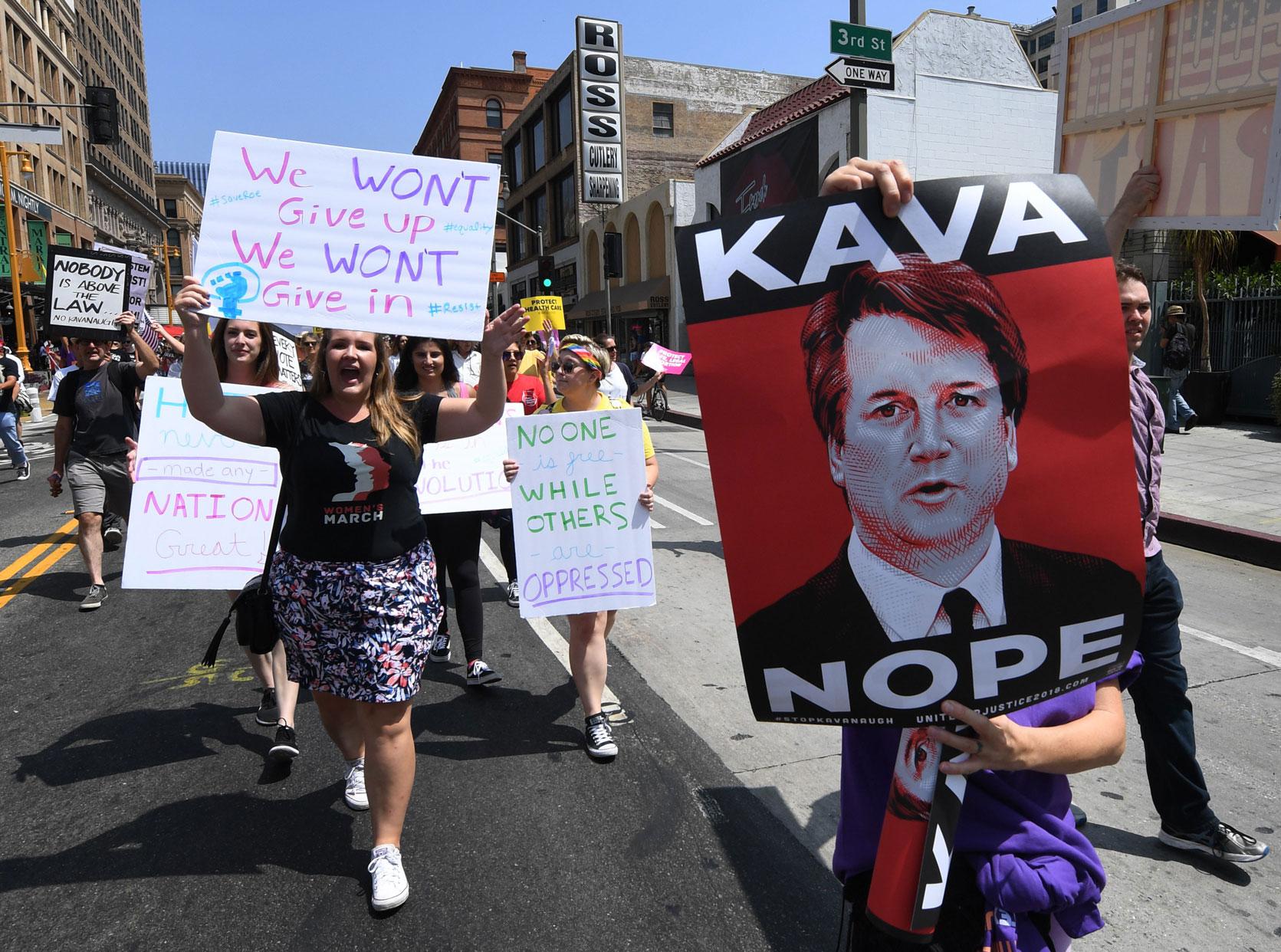 العشرات تظاهروا في اغسطس في كاليفورنيا رفضا لترشيح ترامب لكافانو