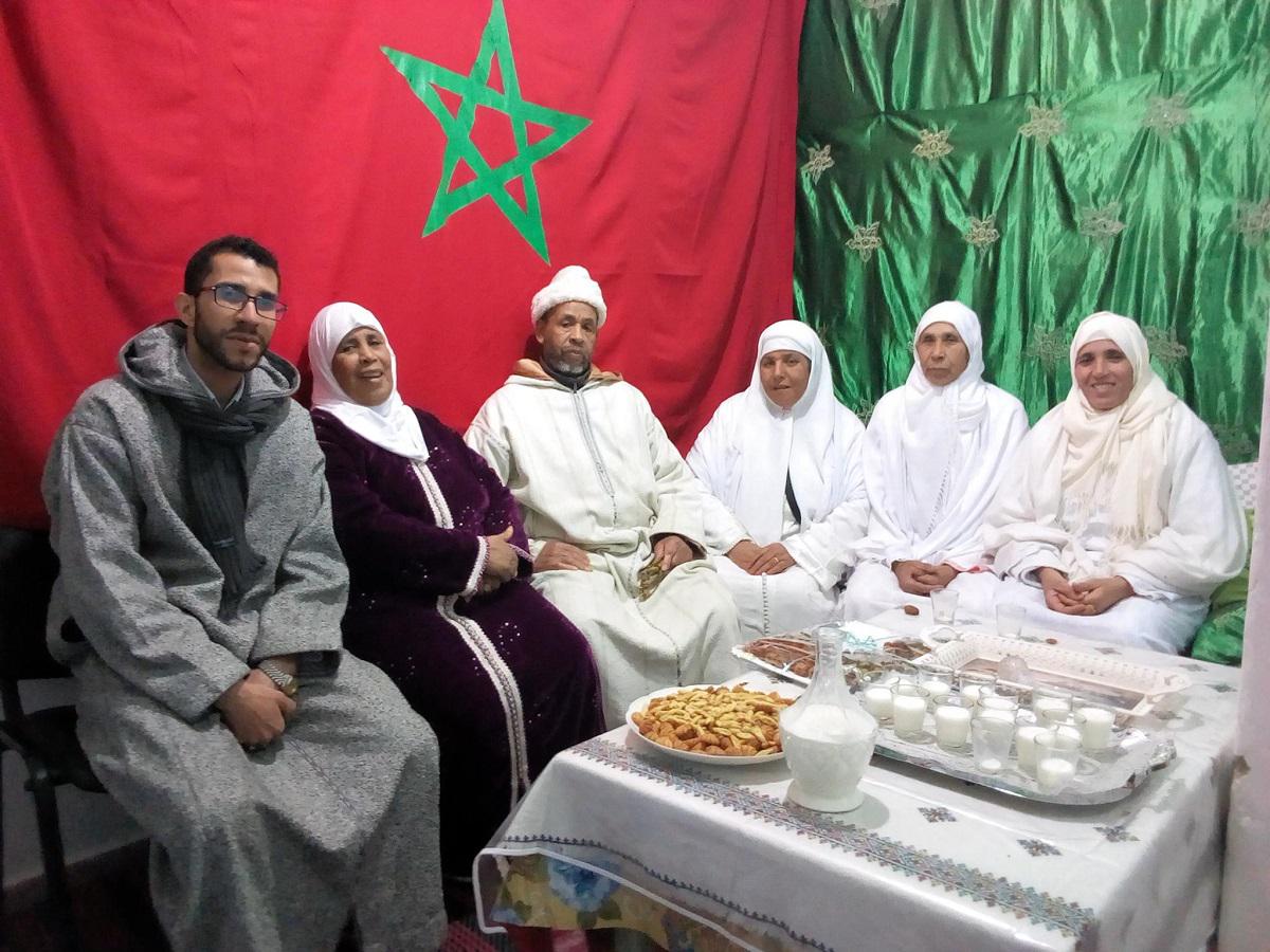 يد مغربية ناعمة تربت على أوجاع مرضى السرطان