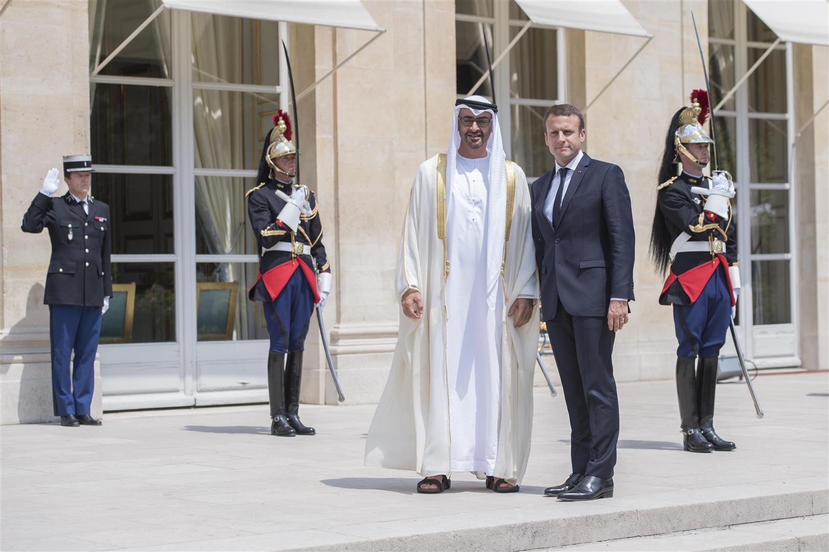 الرئيس الفرنسي امانويل ماكرون والشيخ محمد بن زايد ىل نهيان