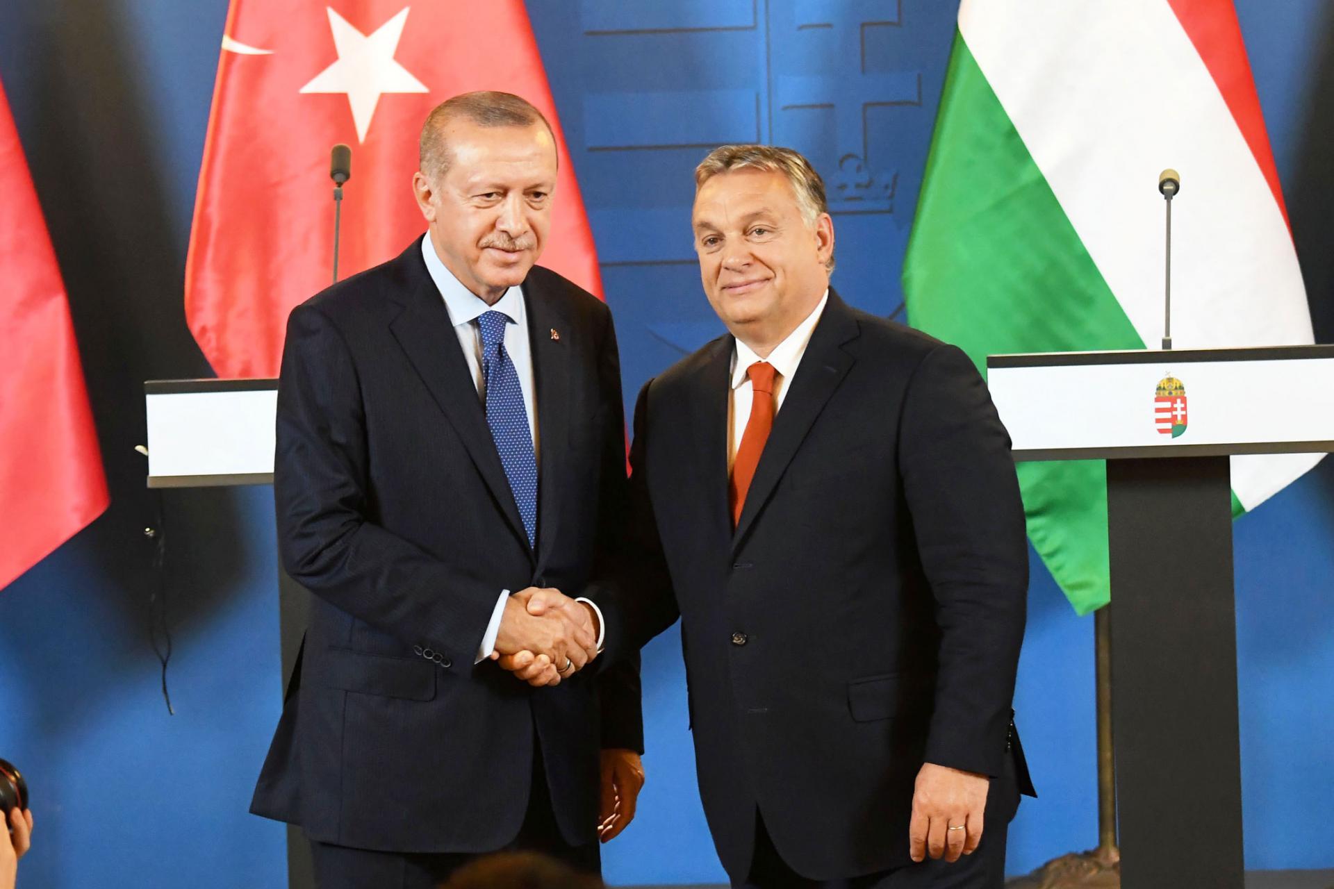 الرئيس التركي رجب طيب اردوغان ورئيس الوزراء المجري فيكتور أوربان 