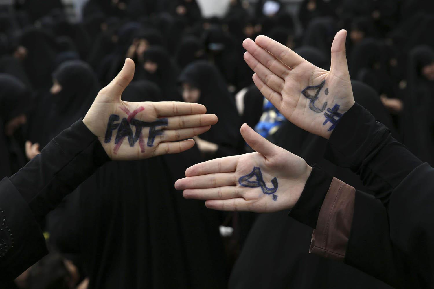نائبات إيرانيات يسجلن احتجاجهن على الاتفاقية