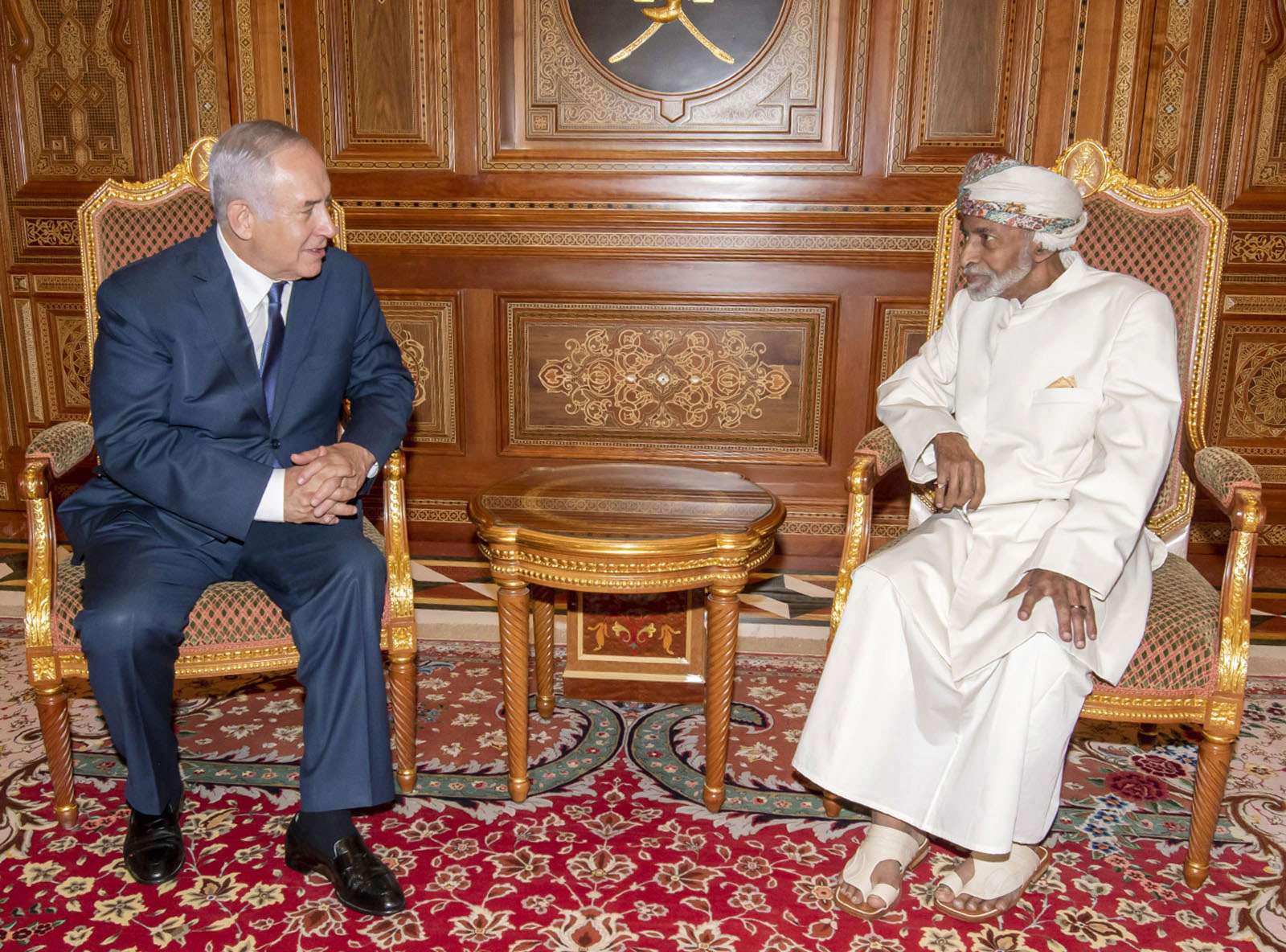 السلطان قابوس يتحدث إلى رئيس الوزراء الاسرائيلي نتنياهو