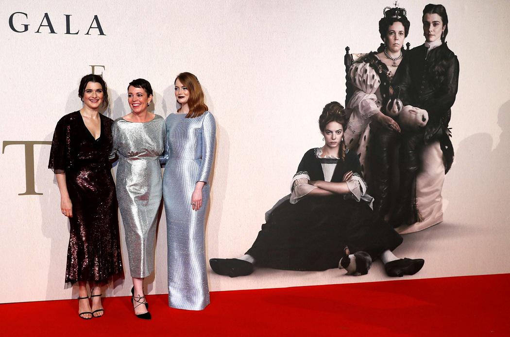إيما ستون وريتشل فايس وأوليفيا كولمان خلال العرض الاول لـ 'المفضلة' في لندن السينمائي 