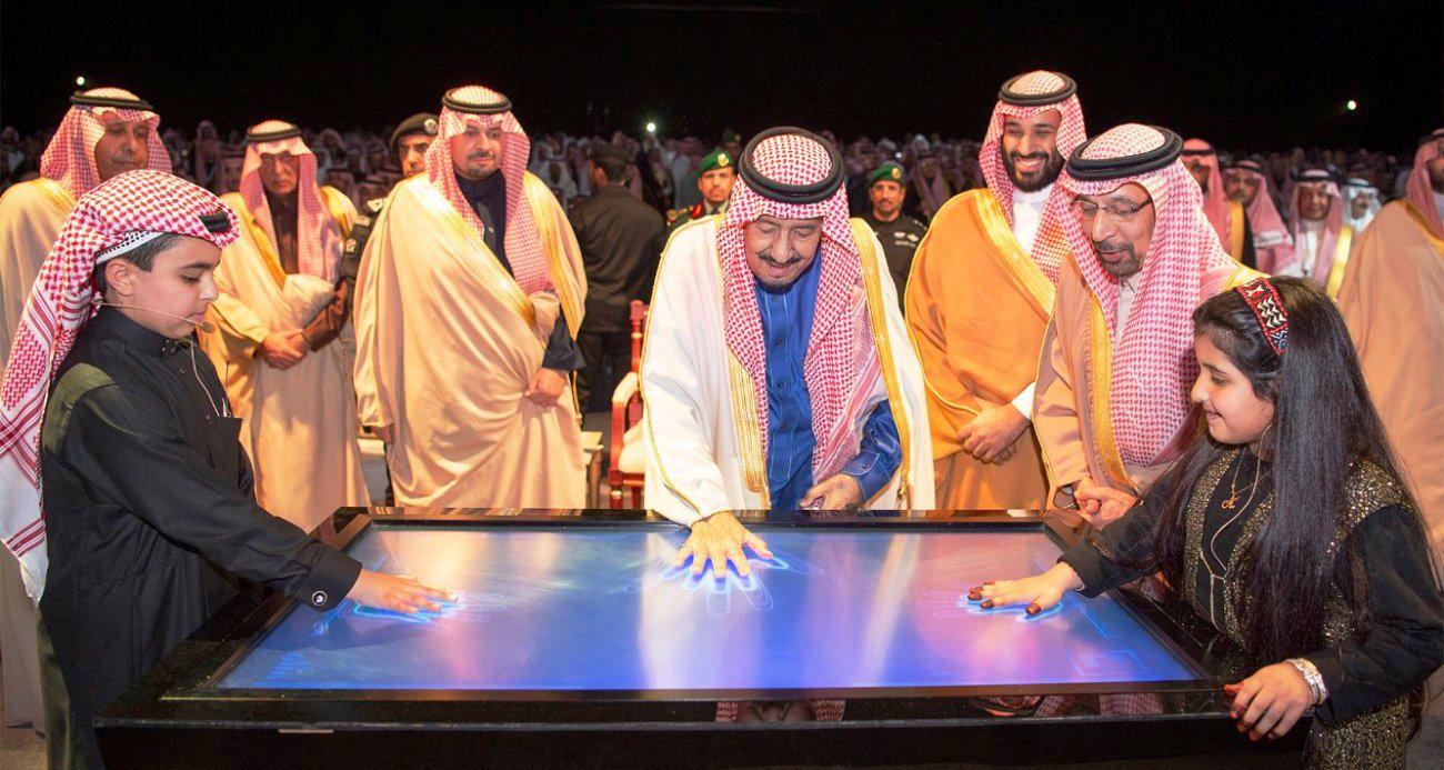 العاهل السعودي الملك سلمان بن عبدالعزيز يدشن المرحلة الأولى من مشروع وعد الشمال