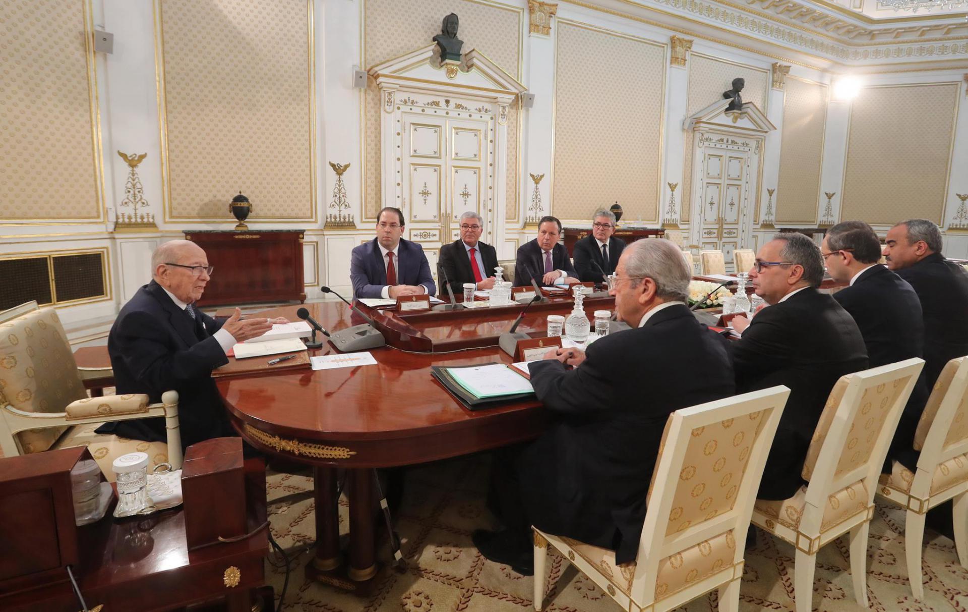 الرئيس التونسي الباجي قائد السبسي يترأس اجتماع مجلس الأمن القومي