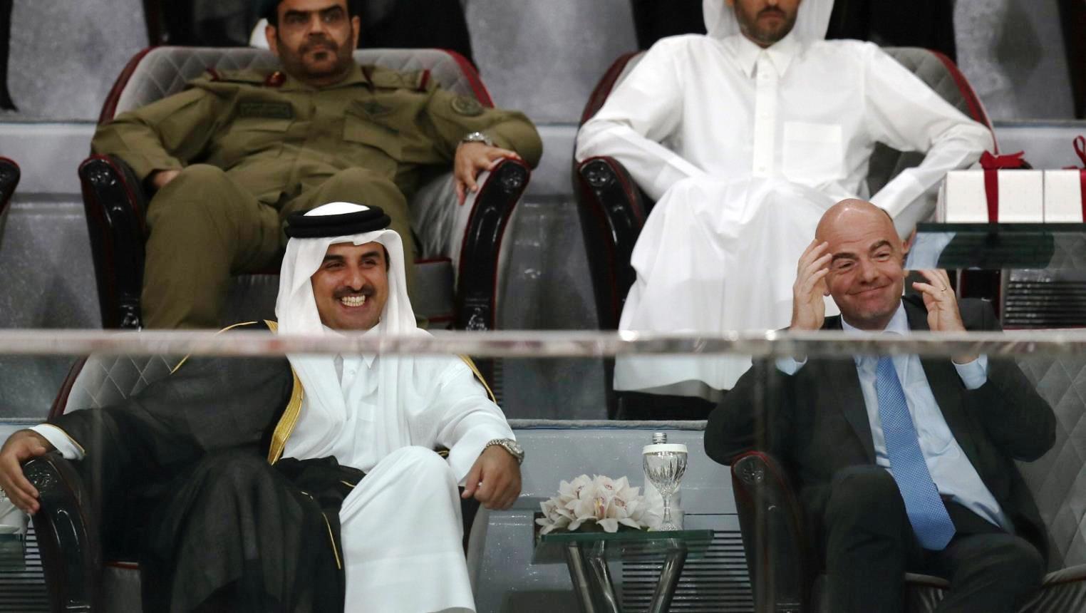 أمير قطر الشيخ تميم بن حمد ورئيس الفيفا جياني إنفانينو