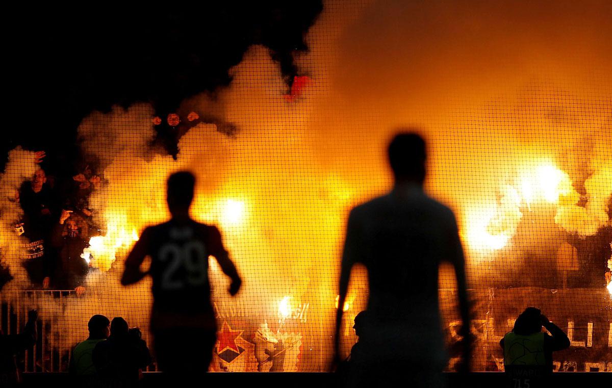 أنصار روما يعتدون على مشجعي ليفربول