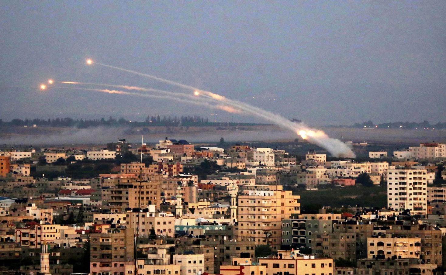 وميض صواريخ أطلقها فلسطينيون على جنوب اسرائيل