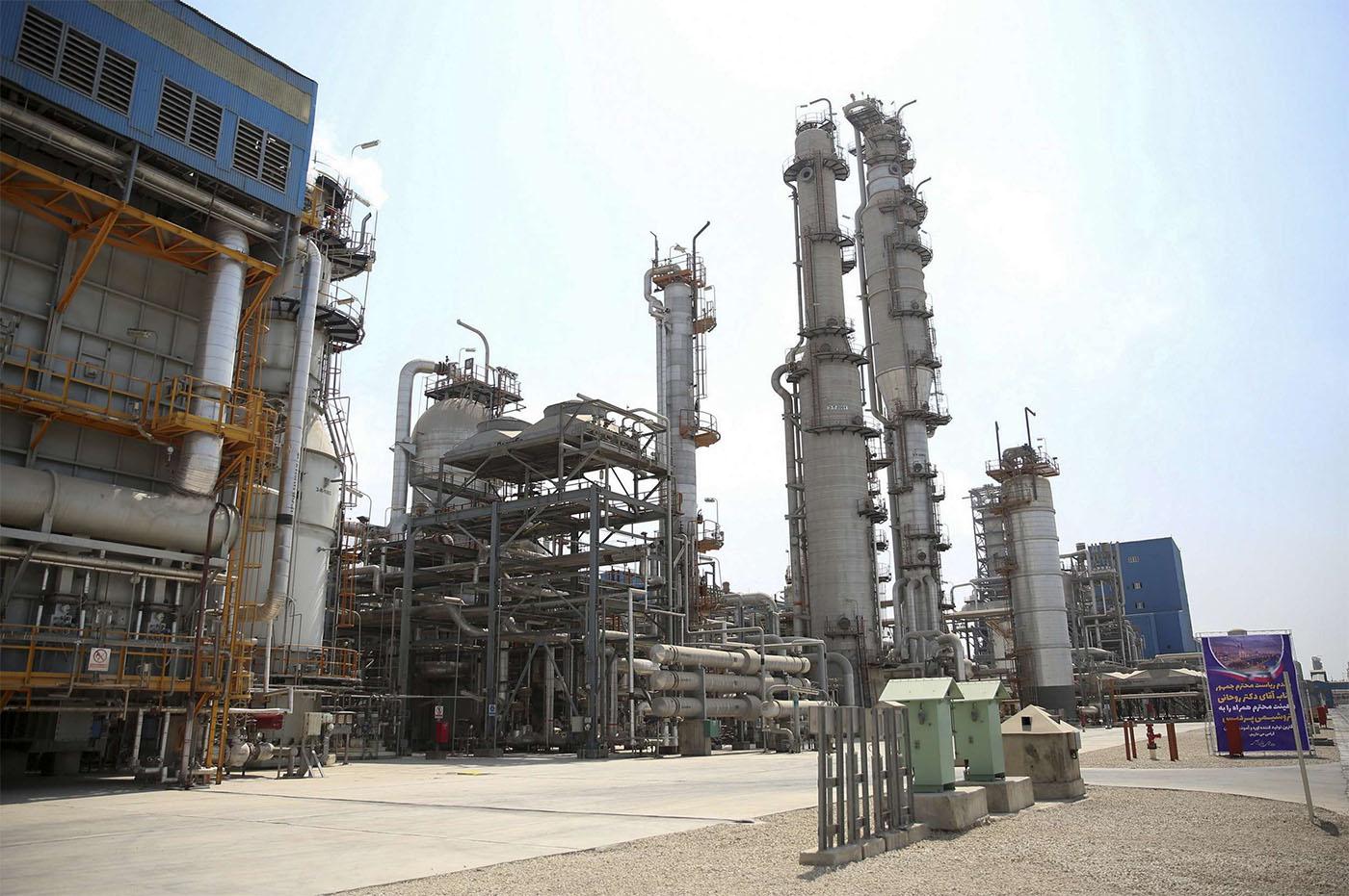 Part of Pardis petrochemical complex facilities in Assalouyeh on the northern coast of the Persian Gulf, Iran