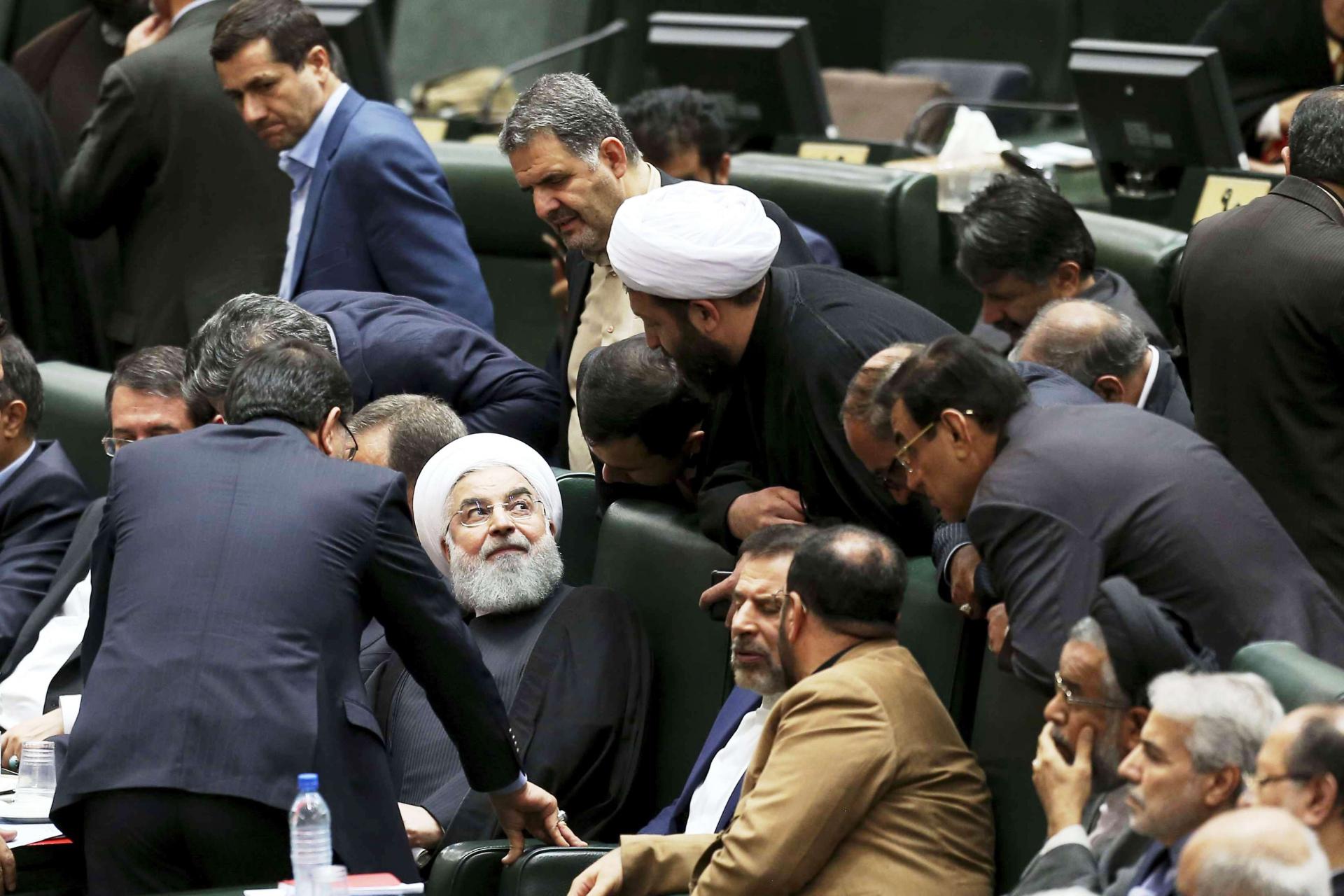 الرئيس الإيراني حسن روحاني في جلسة سابقة لمجلس الشوريى الاسلامي (البرلمان)