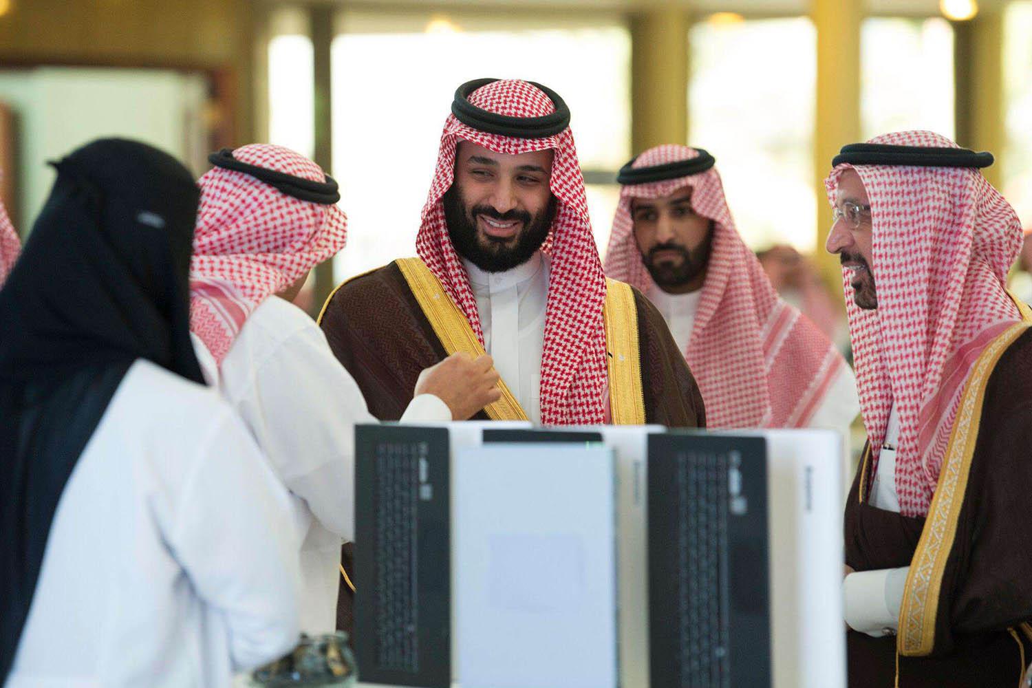 الأمير محمد بن سلمان خلال وضع حجر الأساس لأول مفاعل نووي سعودي
