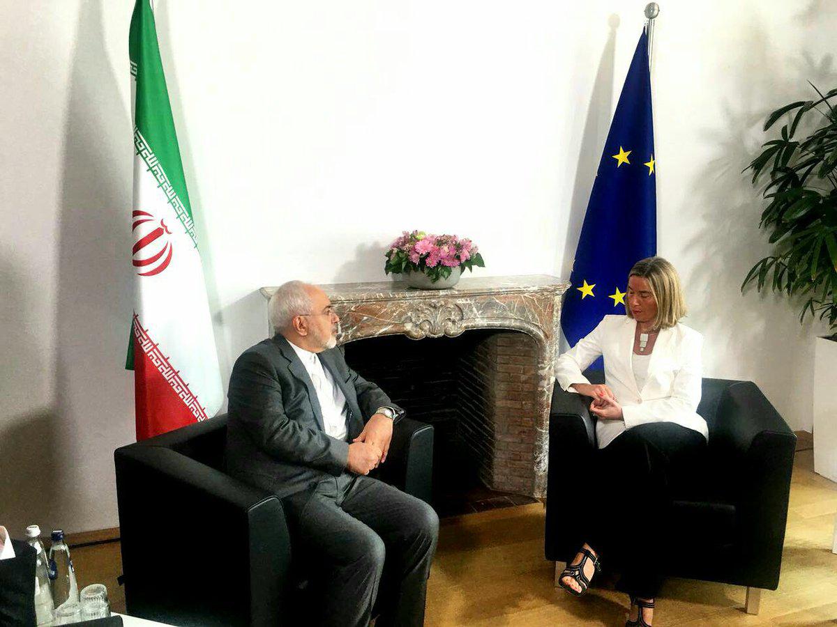 وزيرة خارجية الاتحاد الأوروبي فيديركا موغيريني ووزير الخارجية الايراني جواد ظريف