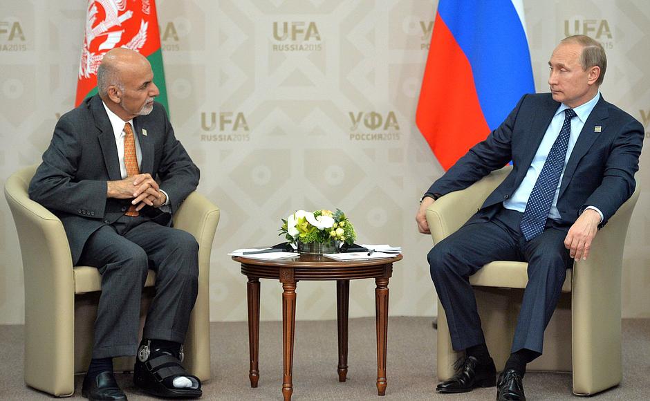 الرئيس الروسي فلاديمير بوتين والرئيس الأفغاني أشرف غني