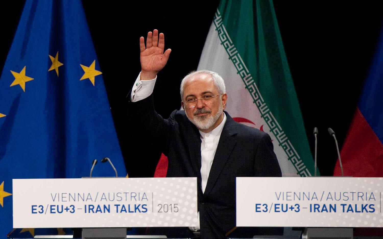 وزير الخارجية الإيراني محمد جواد ظريف خلال مفاوضات فيينا عام 2015