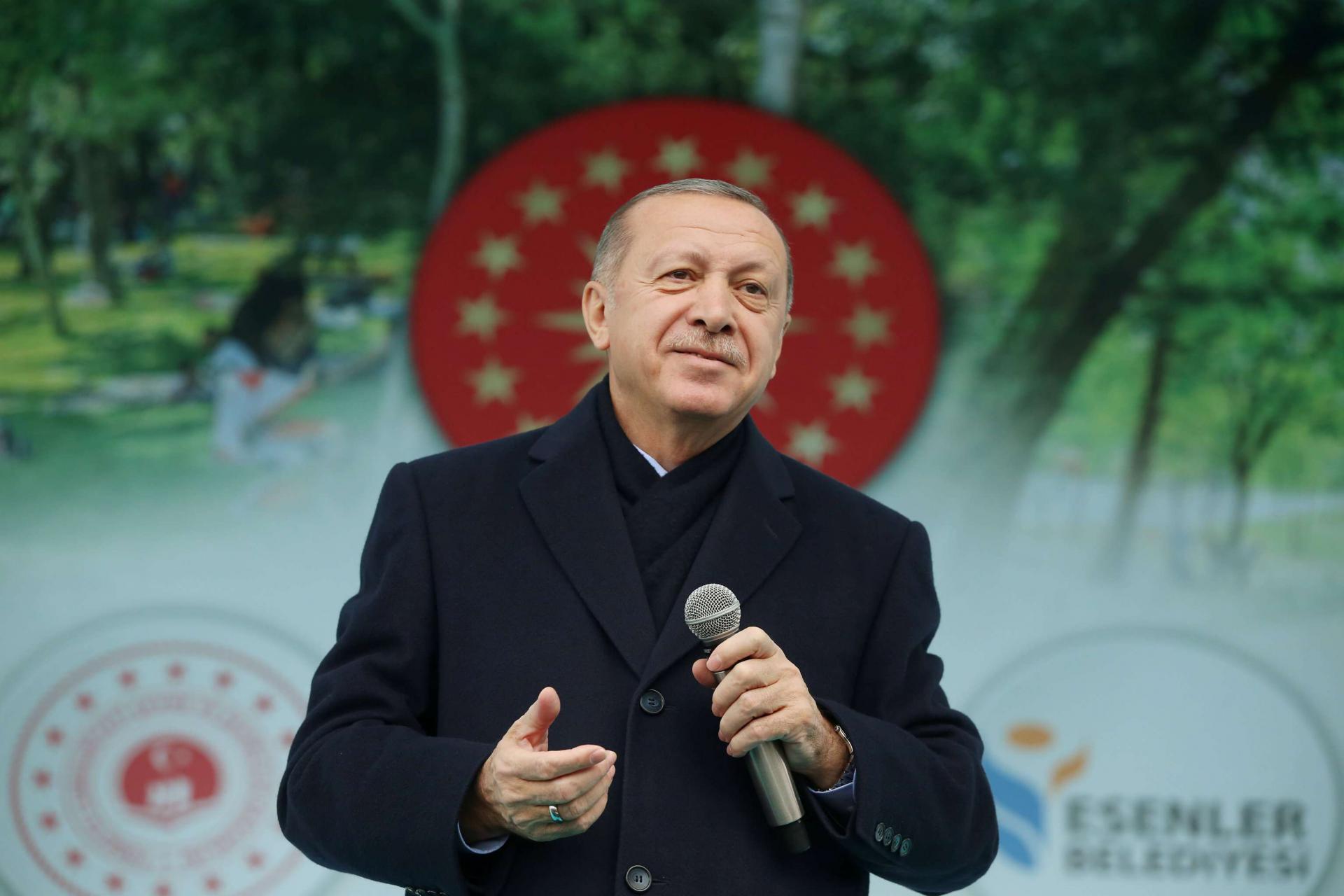 أردوغان يصر على الحل العسكري