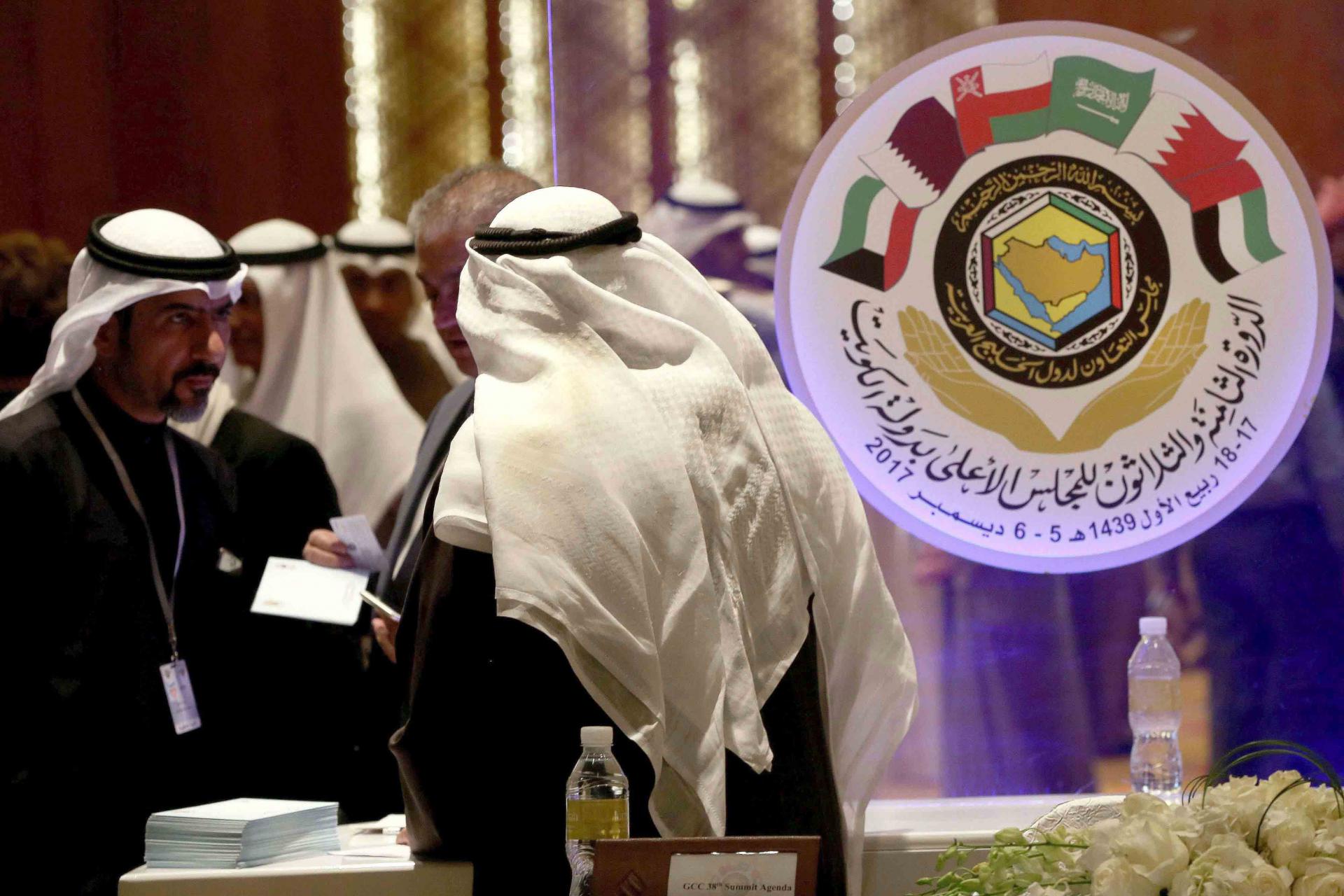 البحرين تنتقد غياب أمير قطر