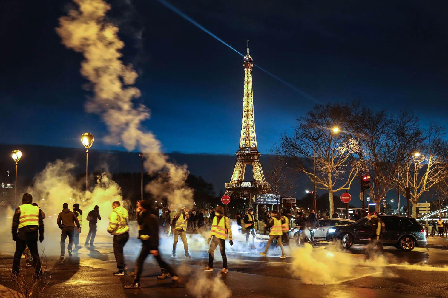 متظاهرون من السترات الصفراء في باريس