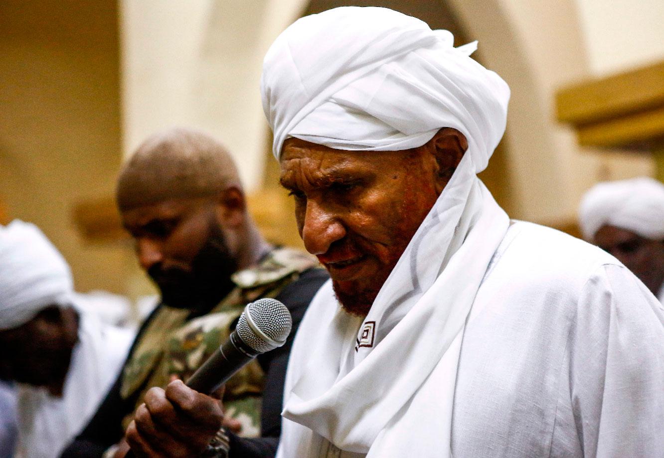 Sadiq al-Mahdi, Sudan's ex-prime minister and leader of the opposition Umma Party, prays in a mosque in the capital Khartoum's twin city of Omdurman on December 19, 2018.