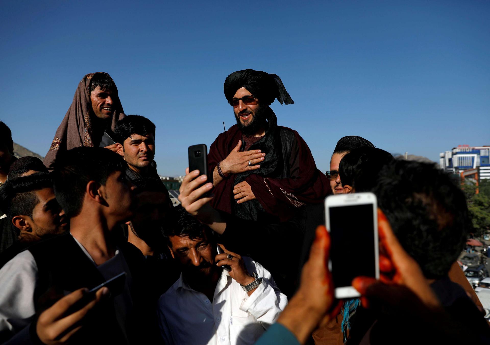 طالبان تحكم نصف افغانستان