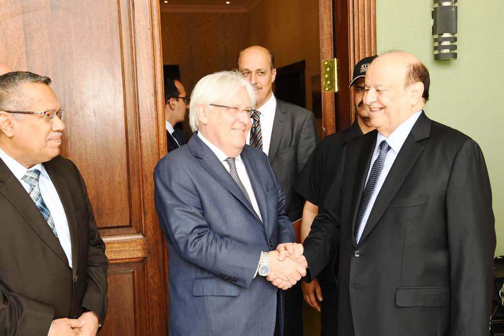الرئيس اليمني عبدربه منصور هادي ومبعوث الأمم المتحدة الخاص لليمن مارتن غريفيث