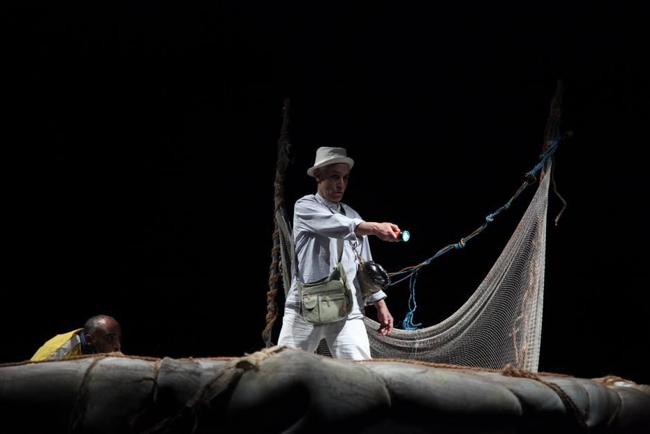 رؤية مسرحية لقوارب الموت في عرض "الشقف" التونسي