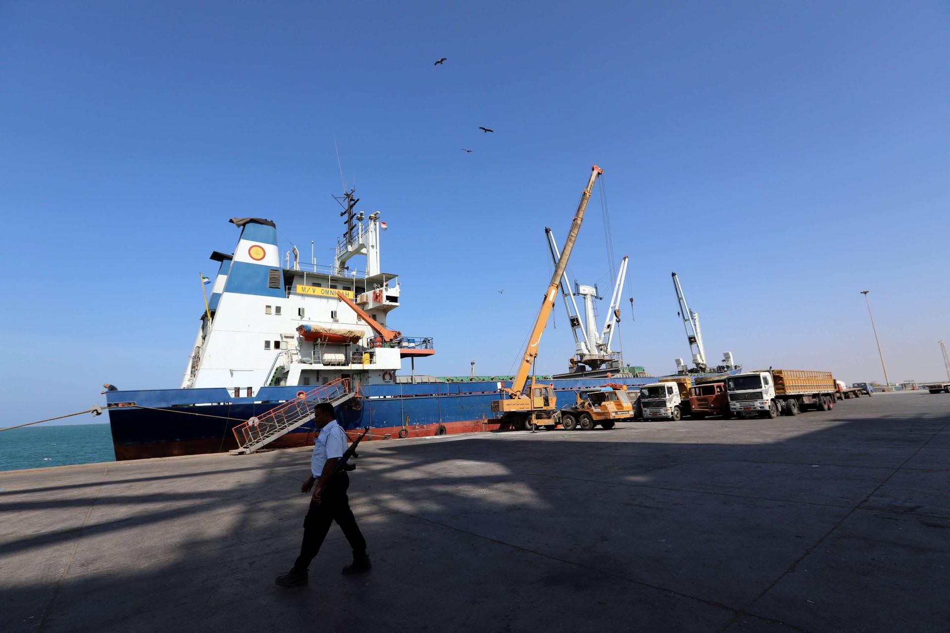 الحوثيون باقون في الميناء