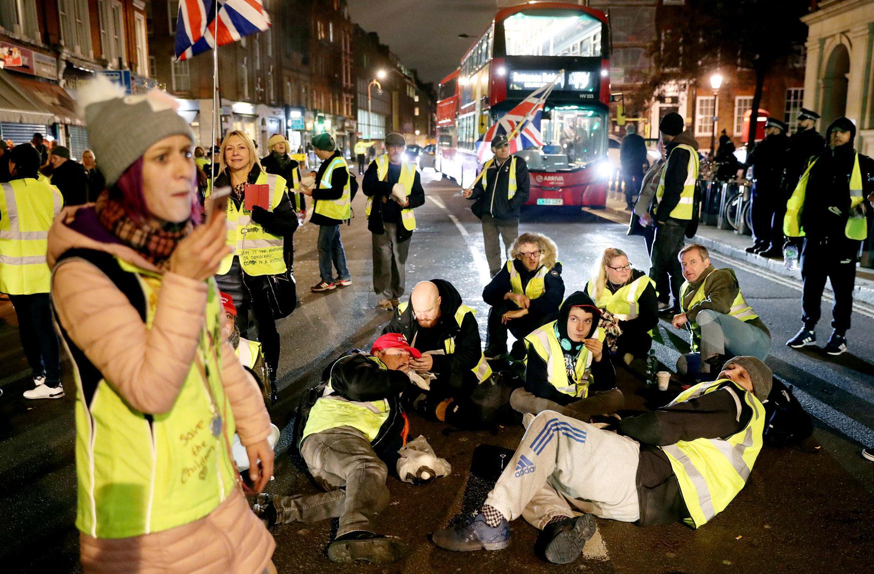 المتظاهرون البريطانيون يتجمعون وسط لندن