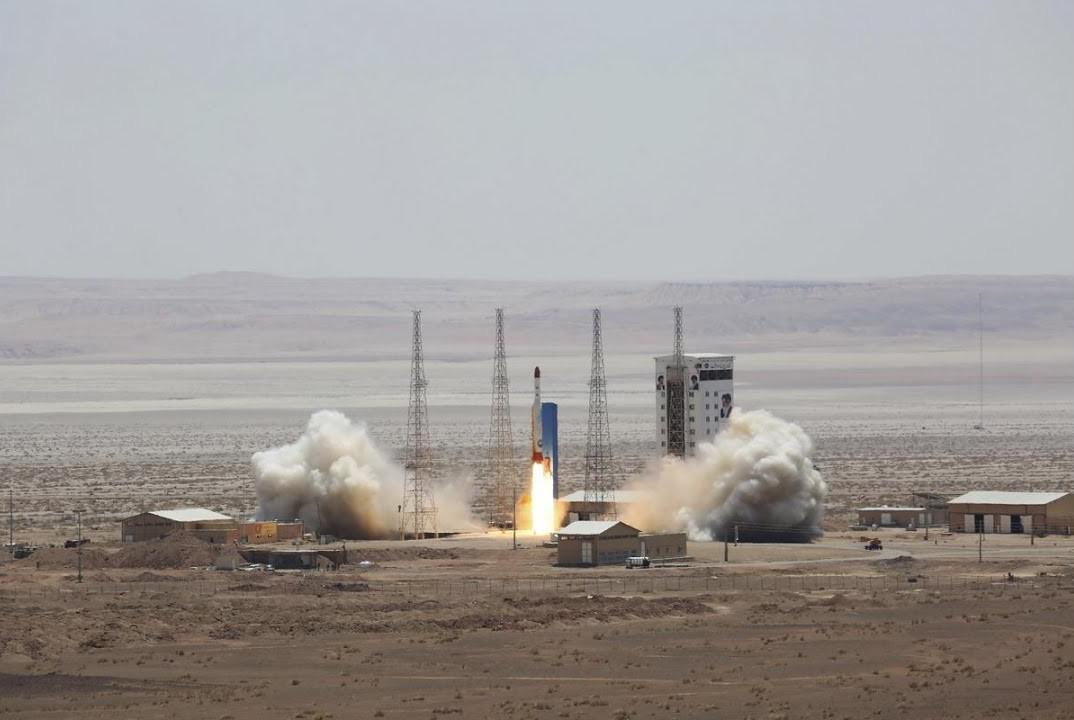 إيران اختبرت بنجاح منظومة سیمرغ لنقل أقمار صناعية إلى الفضاء