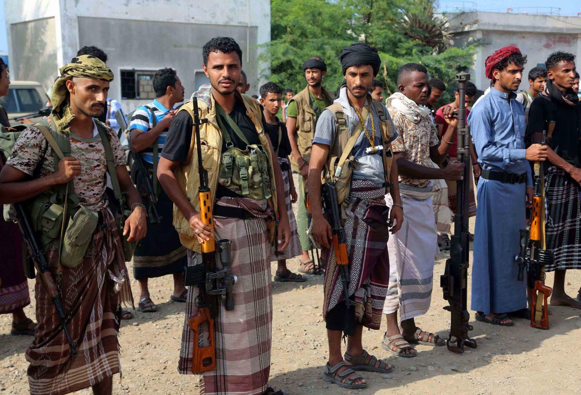 الحوثيون ينهبون المساعدات الاغاثية
