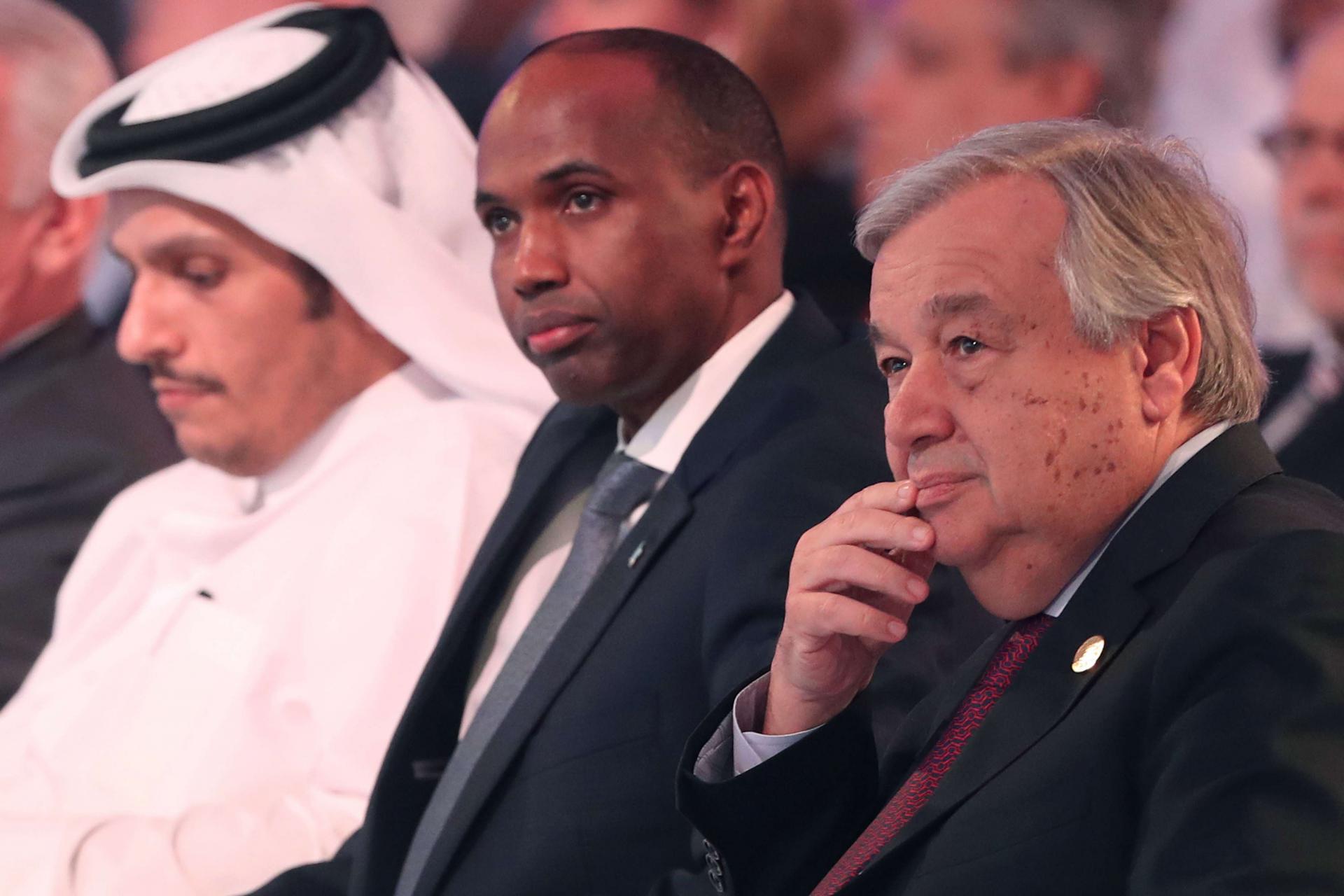 United Nations' Secretary General Antonio Guterres (R) and Somalia's Prime Minister Hassan Ali Khaire (C) attend the Doha Forum