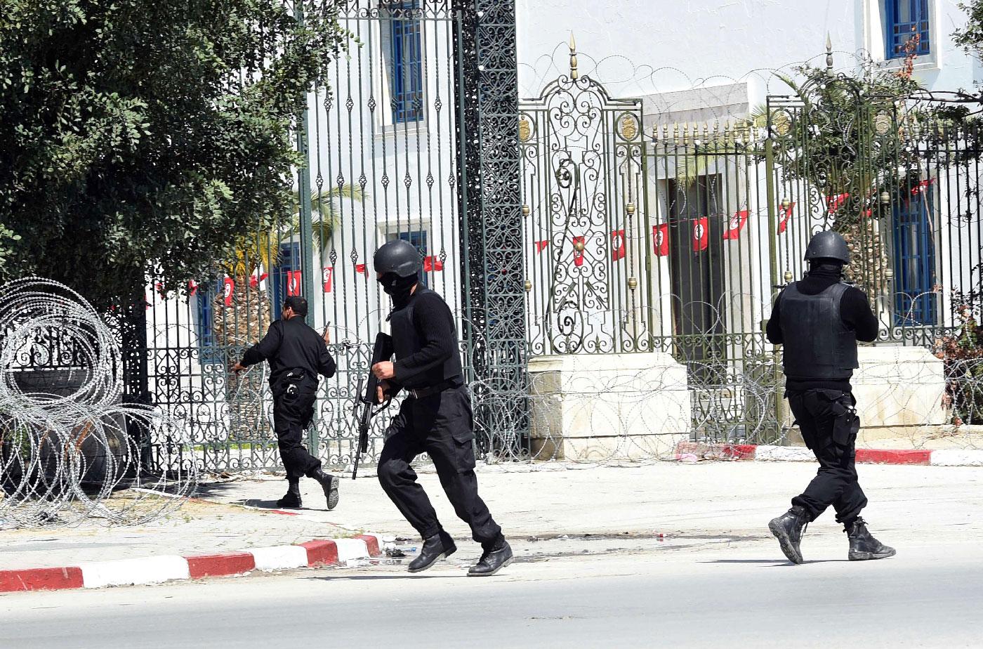 Tunisian security forces secure the area after gunmen attacked Tunis' famed Bardo Museum on March 18, 2015.